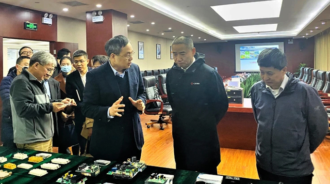 工業(yè)和信息化部黨組成員、副部長辛國斌蒞臨士蘭微電子調研